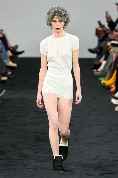 Look 15